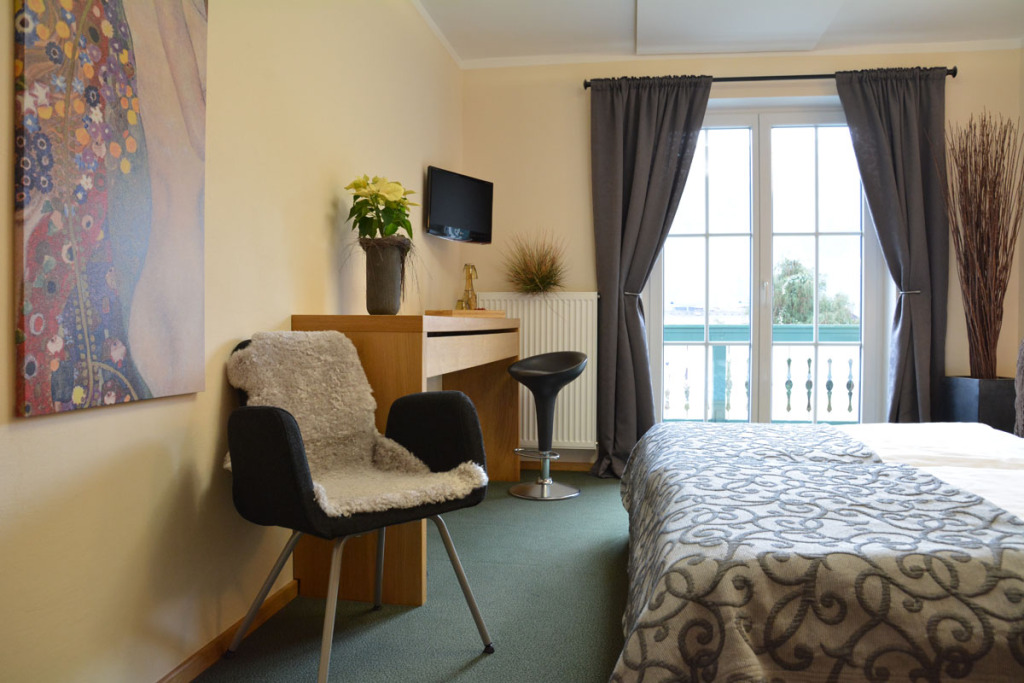 https://www.gaestehaus-waldeck.at/wp-content/uploads/2016/01/zimmer-lattengebirge-02-1024x683.jpg